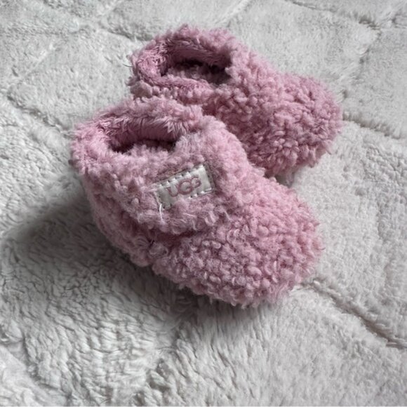 Ugg | shell curly faux fur Barbie Pink Baby Bixbee | Size 0/1 - Picture 3 of 7
